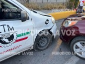 Choque en avenida López Mateos involucra a conductora y taxi