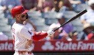 Mike Trout drives in go-ahead run as Angels rally to win series