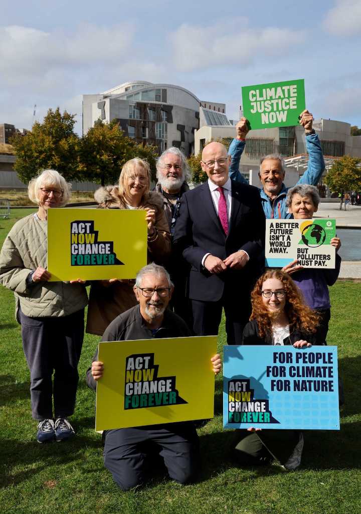Climate change activists meet with the First Minister