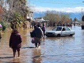 Videos: dos barrios quedaron bajo el agua tras la tormenta de Santa Rosa