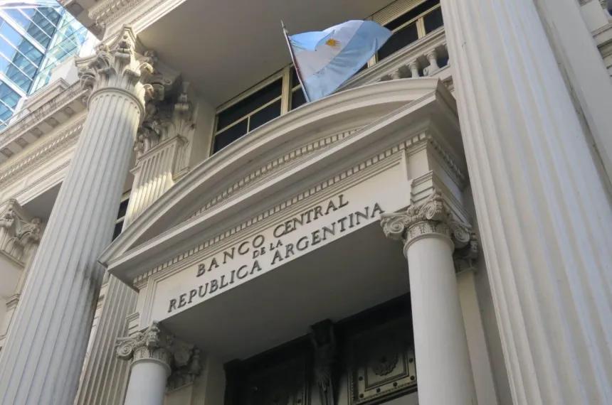El Banco Central tuvo que vender US$379 millones para contener la disparada del dólar
