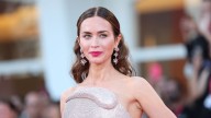 Emily Blunt conquista el Festival de Venecia con los vestidos más románticos y elegantes