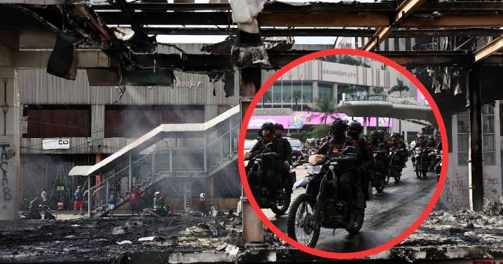 Continúan protestas en Indonesia tras el saqueo de viviendas de políticos y el incendio de edificios estatales