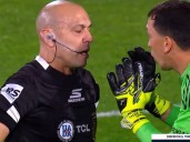 Las polémicas en Defensa y Justicia vs Boca: dos penales en 5 minutos, con el choque de Marchesín a Osorio y el árbitro Baligno desafiando al VAR