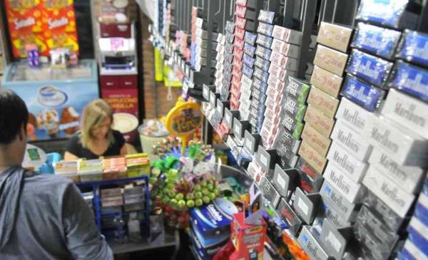 El consumo masivo cayó 1,9% en agosto, con menos ventas en kioscos, almacenes y farmacias