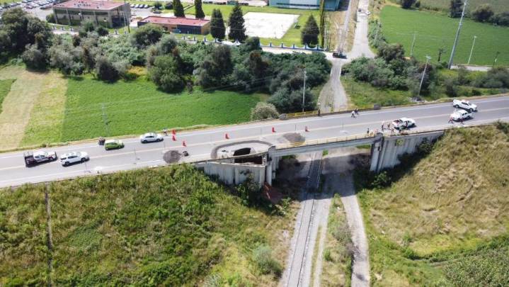 Secretaría de Infraestructura efectúa cierre temporal en acceso al aeropuerto por socavón