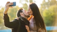 Un estudio afirma que las parejas que se conocieron por internet son menos felices