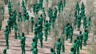 Spencer Tunick homenajea a Andalucía con un desnudo masivo y verde en Granada
