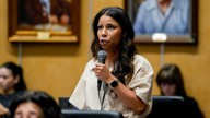 Queja pide expulsión de demócrata del Senado de Arizona por alerta sobre ICE