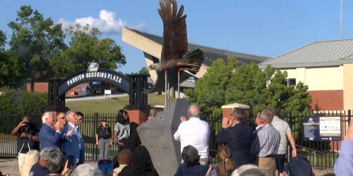 Special statue honoring Georgia Southern’s late mascot Freedom