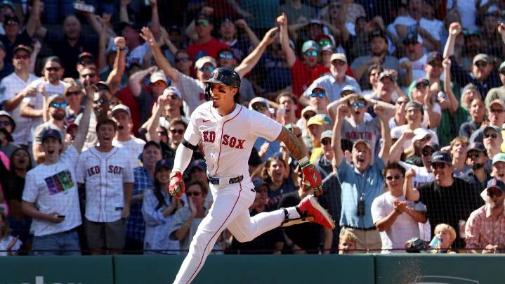 Jarren Duran hits inside-the-park homer for Red Sox against Pirates at Fenway Park