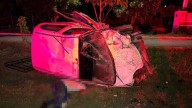 Auto vuelca y cae sobre conductor en carretera Escuinapa