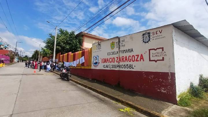 Tras protestas de padres de familia en la primaria “Ignacio Zaragoza”, SEV separa a la directora del cargo