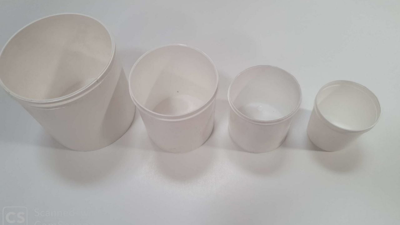 Reciclá el envase plástico que tenés en casa sin usar: así podés convertirlo en este jarrón con efecto rústico