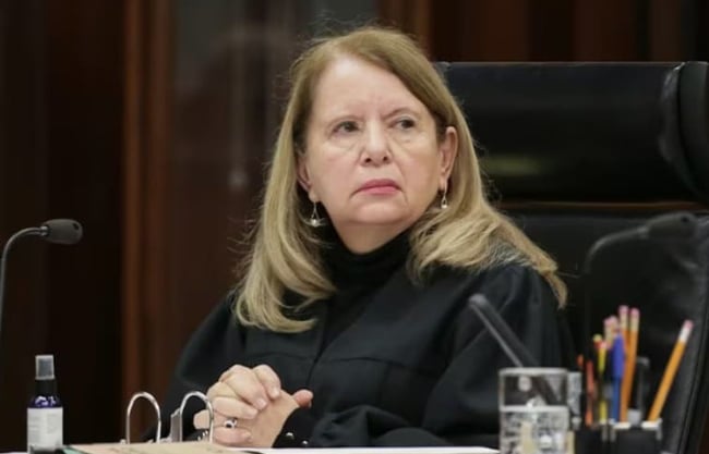 Ignoran a ministra Loretta Ortiz durante discurso en evento de Los 300