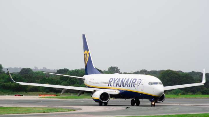 El testimonio de un residente en Santiago tras los recortes de Ryanair: "Nos deja aislados"