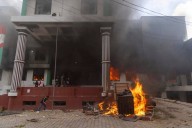 Esposa del exprimer ministro de Nepal muere quemada luego de ataque de manifestantes