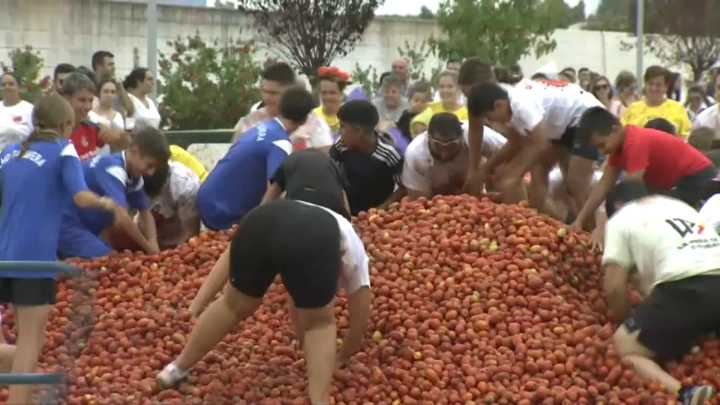 Talavera la Real se tiñe de rojo More