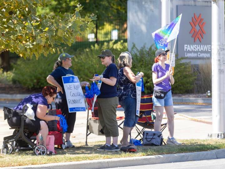 Strike by Ontario college support workers enters second week