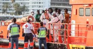 Investigan la muerte de unos 70 inmigrantes, algunos asesinados, en un cayuco que llegó a Canarias