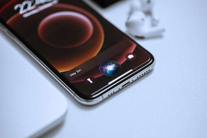 Apple Secretly Tests Siri Revamp With Internal Chatbot 'Veritas'