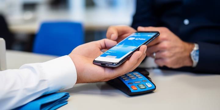 En medio de la tensión cambiaria, Mercado Pago y Cocos Capital interrumpieron la venta de dólar oficial