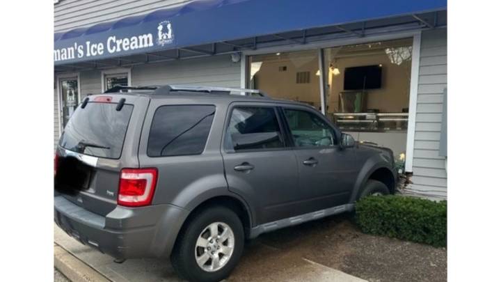 Hoffman's Ice Cream in New Jersey closed after SUV crashes into building
