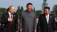 Xi exhibe músculo militar flanqueado por Putin y Kim Jong Un