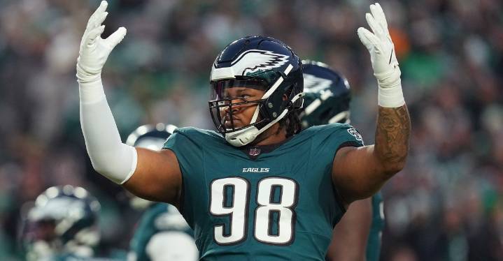 Jalen Carter ejected for spitting on Dak Prescott before even taking a snap [UPDATE]