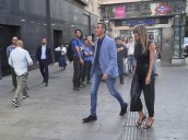 Pedro Sánchez y Begoña Gómez se dejan ver acudiendo al estreno de la última película de Amenábar