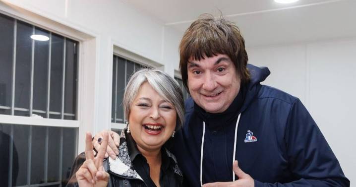El animado encuentro entre Álvaro Henríquez y Jeannette Jara en la Yein Fonda