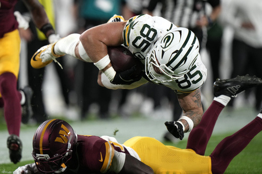 Jordan Love y Tucker Kraft conducen a Packers a triunfo 27