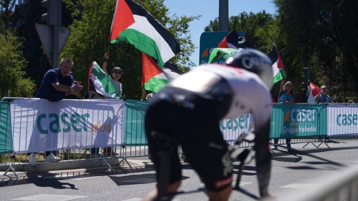 Dos manifestantes propalestinos detenidos en la llegada de La Vuelta a Valladolid