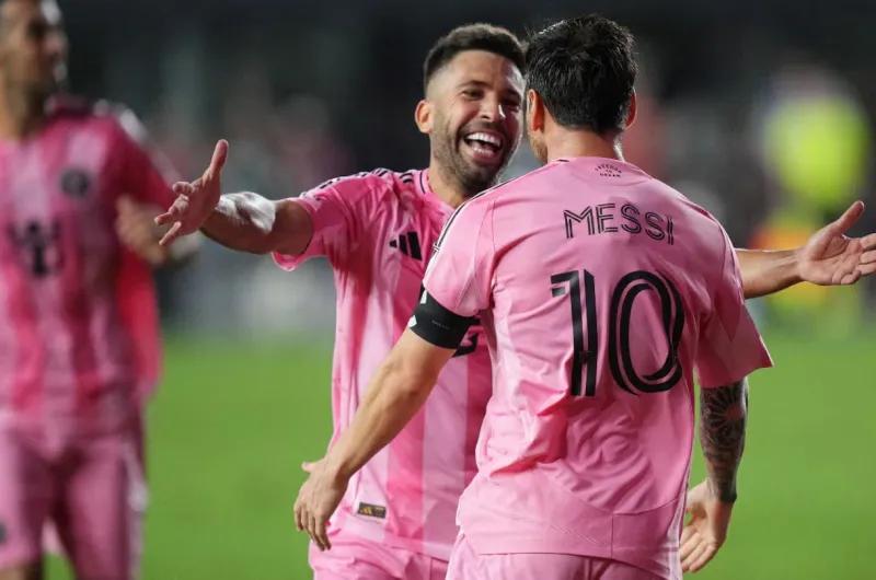 La magia de Messi: doblete y victoria que mete a Inter Miami en los playoffs