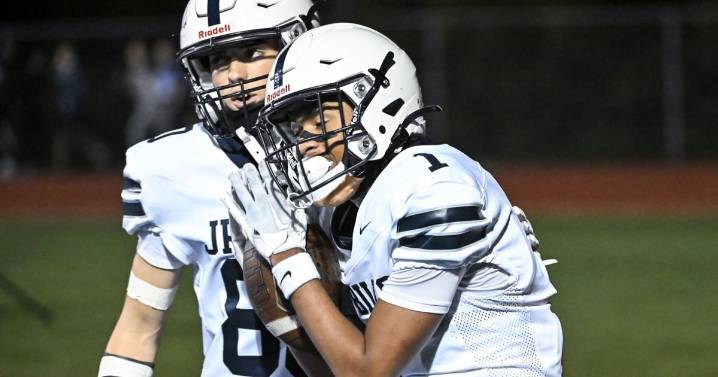 SLUH rides dominant first half to victory at Hillsboro, improves to 2