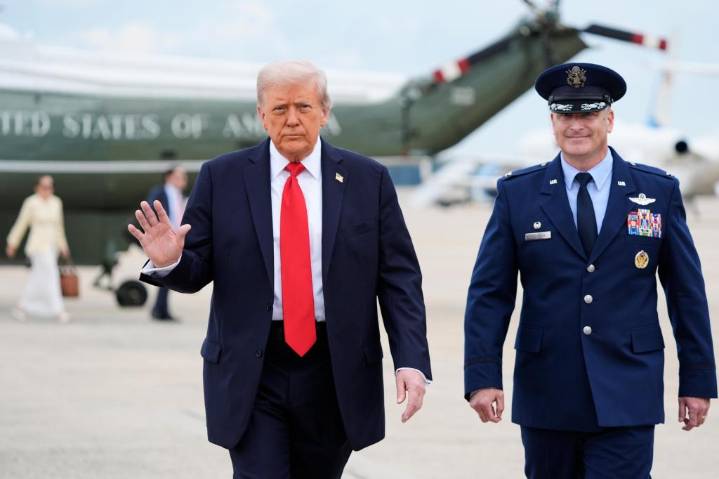 Trump attends the US Open as Rolex’s guest despite Swiss tariffs. Mixed cheers and boos greet him