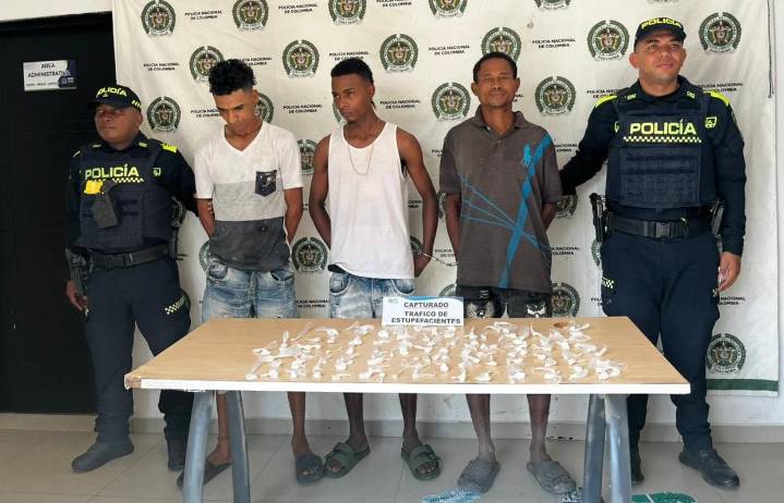 «Los tres mosqueteros» no disimularon ante la presencia de la Policía y los capturan con 218 dosis de base de coca