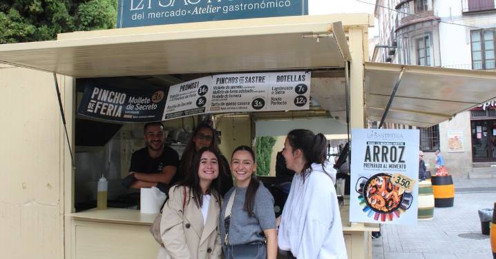 Ambiente en la Feria de Día en el mediodía de este miercoles