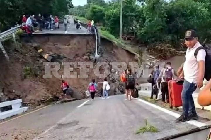 Colapsan puentes en Chiapas por lluvias y aíslan comunidades