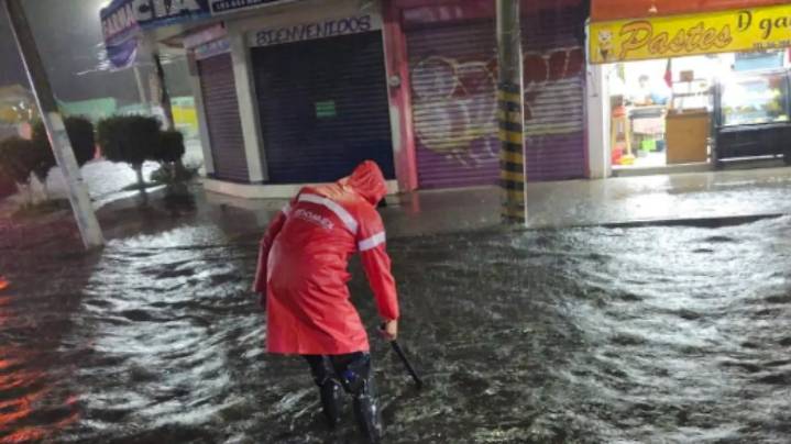Las lluvias registradas en el Valle de México ocasionaron encharcamiento en algunas vialidades