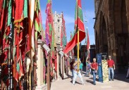 Desfile de pendones y carros engalanados, 'Foro u Oferta' y Niño de Elche en León