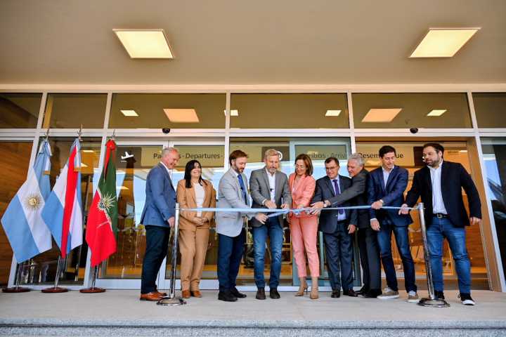 Sin representantes de gestiones previas, Frigerio inauguró el aeropuerto de Concordia