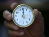 Académico advierte que el cambio de hora perdió justificación energética en Chile