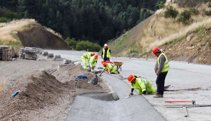 Aprueban $24.000 millones para pavimentos y mejoramiento de caminos regionales
