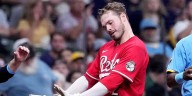 Reds beat Brewers to tie for 3rd Wild Card spot