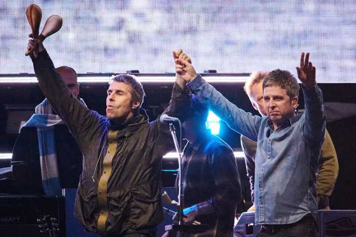 Tras avalancha de quejas en gira de Oasis, Ticketmaster promete claridad en precios