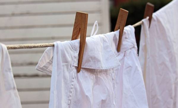 Los tips infalibles para lavar ropa blanca: queda impecable