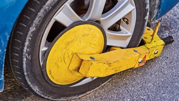 Ontario mayor proposes clamping wheels of Quebec vehicles until parking fines paid