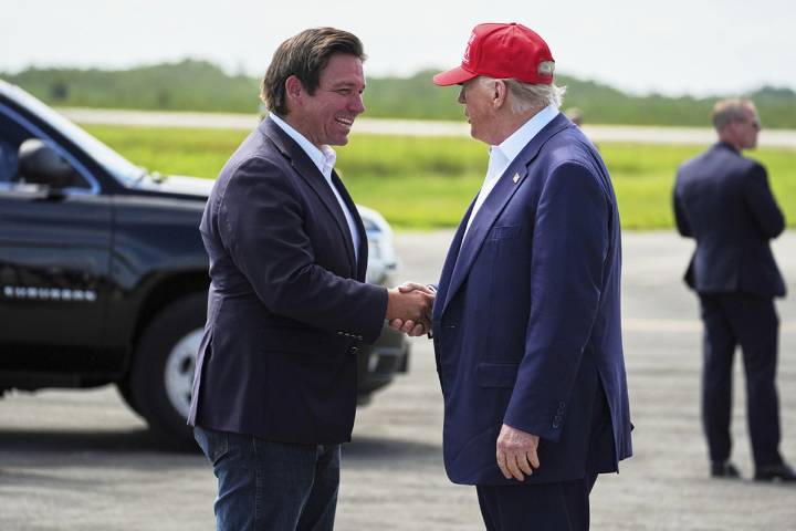 Ron DeSantis pretende congraciarse con Trump garantizándole un terreno donde construir su biblioteca