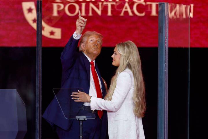 Trump capitaliza memorial de Charlie Kirk para reforzar su discurso